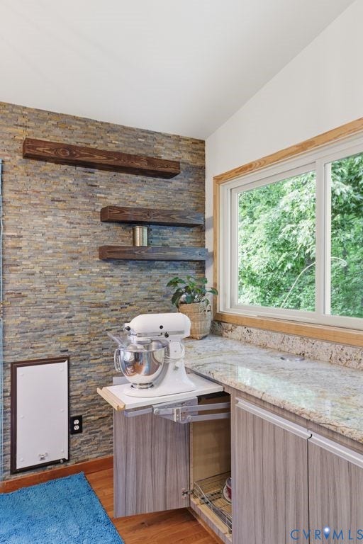 1061 Turkey Ridge Drive, Powhatan, VA 23120 versatile pull out storage for small appliances