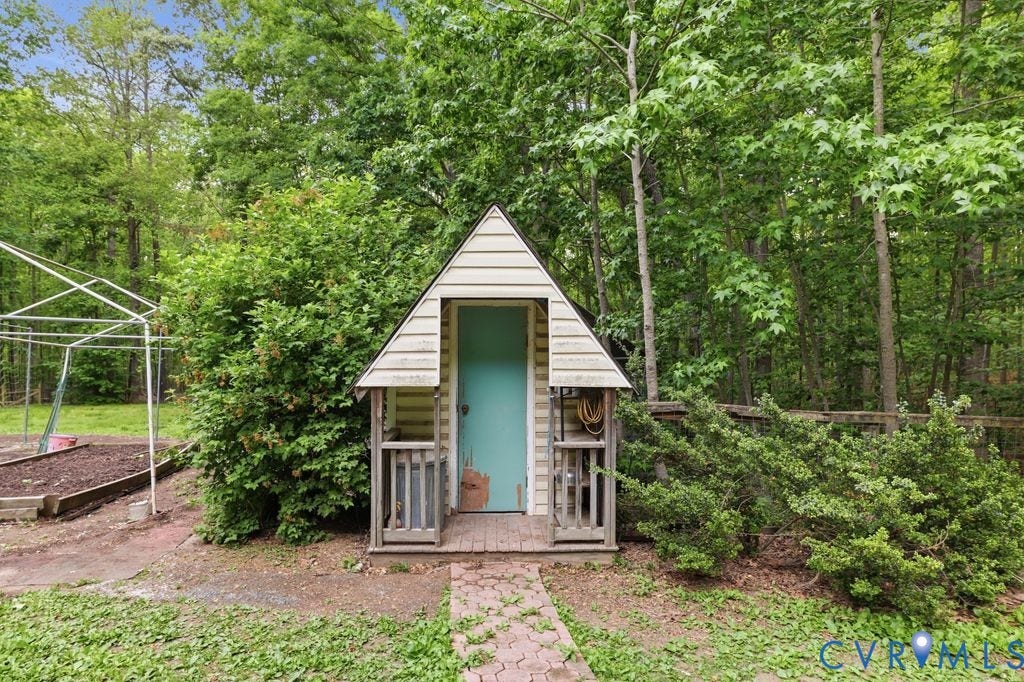 1061 Turkey Ridge Drive, Powhatan, VA 23120 chicken coop