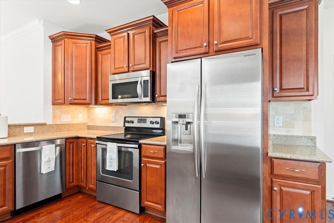 934 Morattico Circle, CrossRidge, Glen Allen, VA 23060 Upgraded cabinetry and granite! Stainless appliances, Refrigerator conveys!