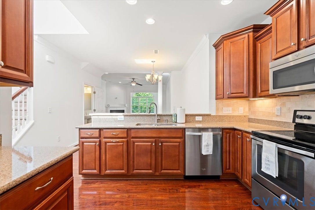 934 Morattico Circle, CrossRidge, Glen Allen, VA 23060 Upgraded cabinetry and granite! Stainless appliances, Refrigerator conveys!
