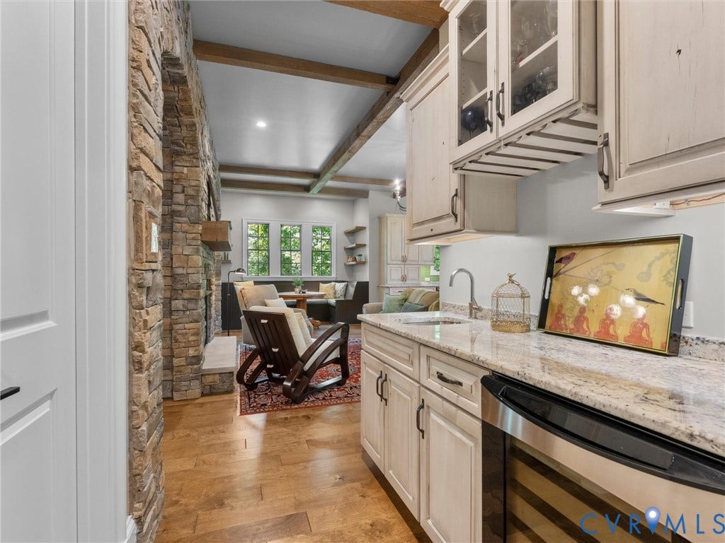 16131 Binley Road, Hallsley, Midlothian, VA 23112 Butler's Pantry with Wet Bar.