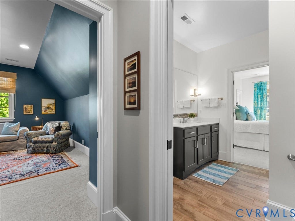 16131 Binley Road, Hallsley, Midlothian, VA 23112 Full Bathroom located between Bedroom 3 & Bedroom 4.