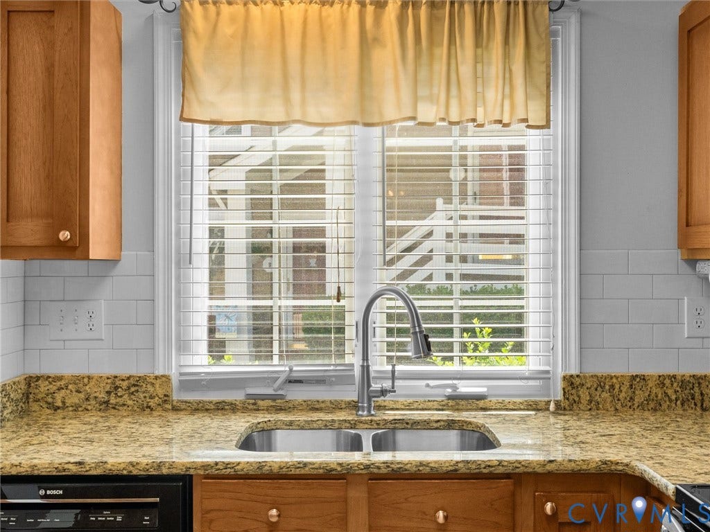 4611 Four Seasons Terrace, #D, Innsbrook, Glen Allen, VA 23060 Lots of natural light