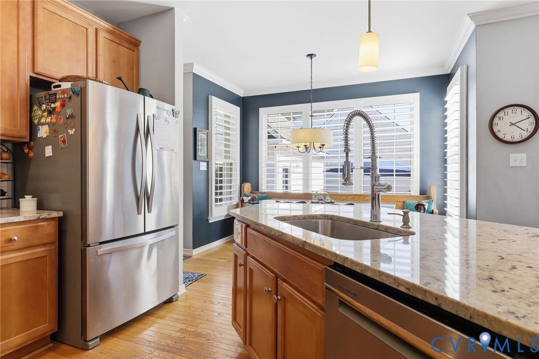 4909 Parsons Walk Place, Twin Hickory, Glen Allen, VA 23059 Kitchen featuring a granite-topped island with an undermount sink and gooseneck faucet