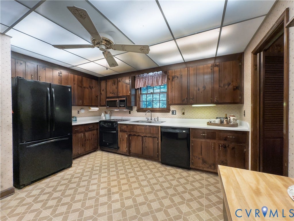 Spacious kitchen
