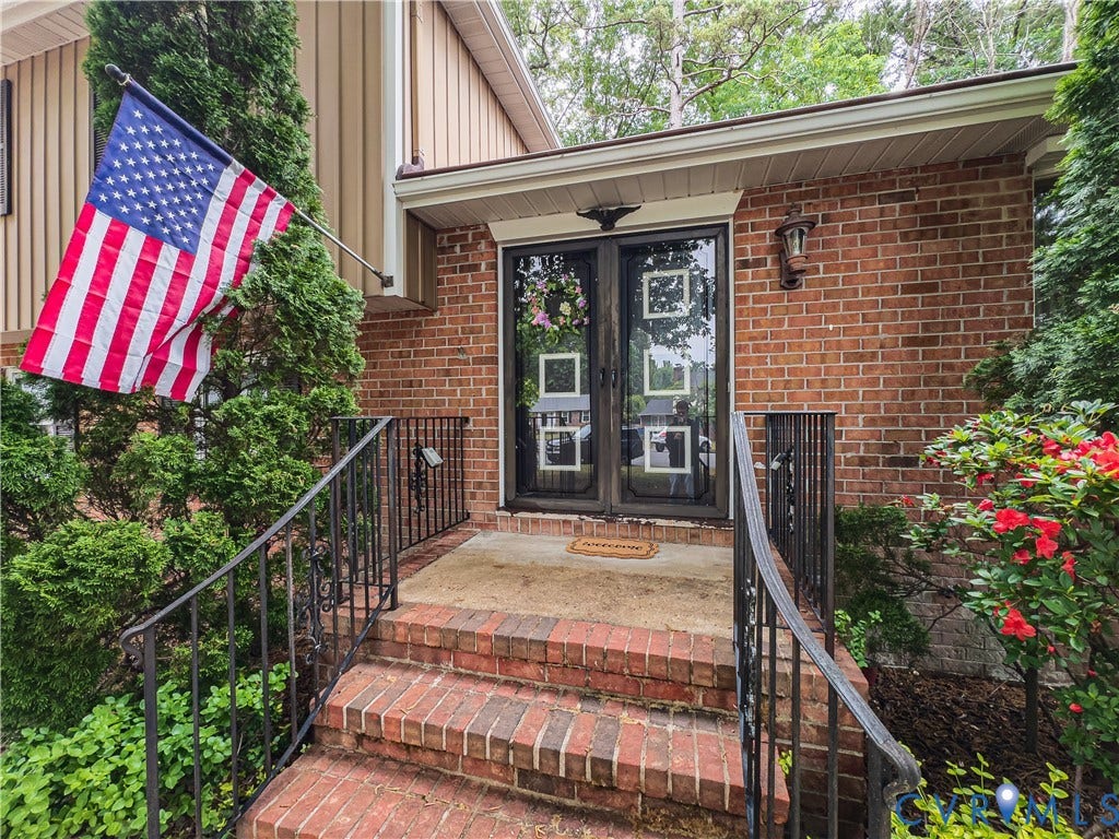 Impressive front entry