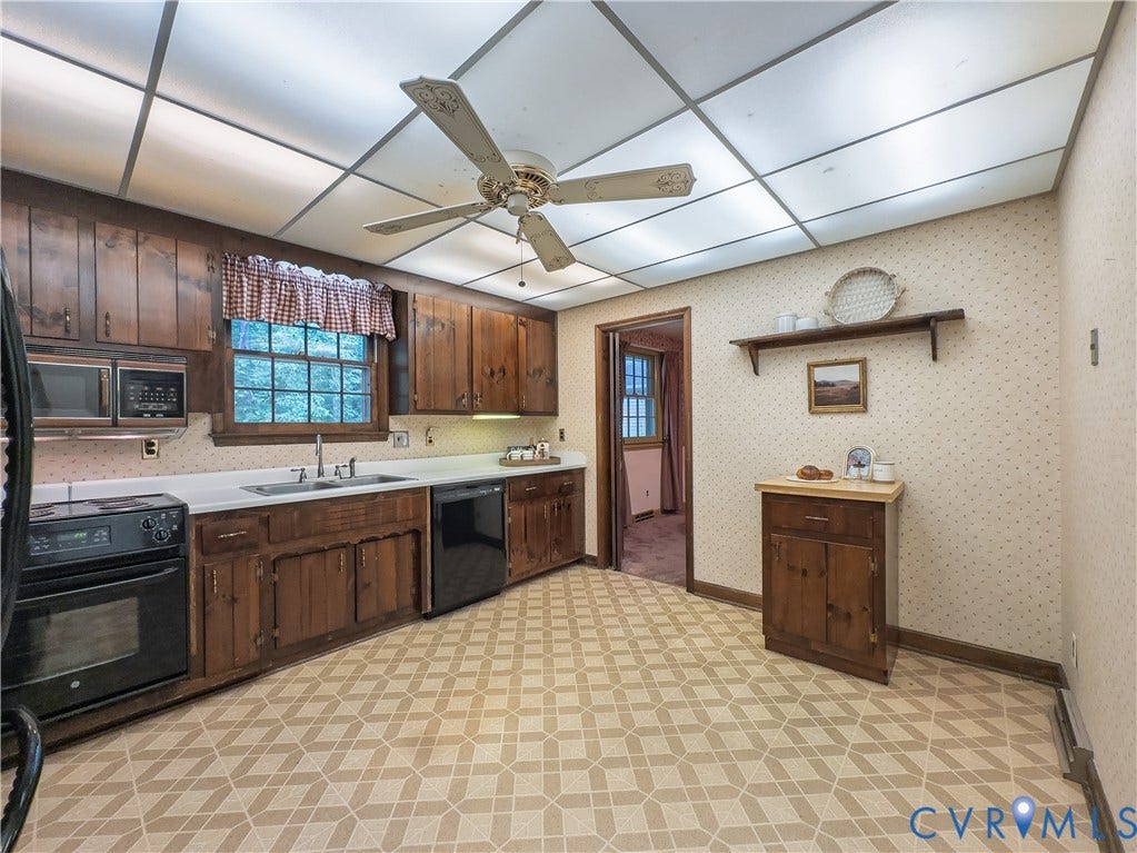 Large eat in kitchen