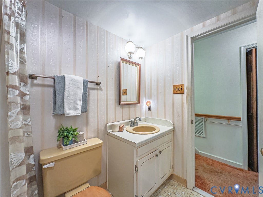 Lower level full bath