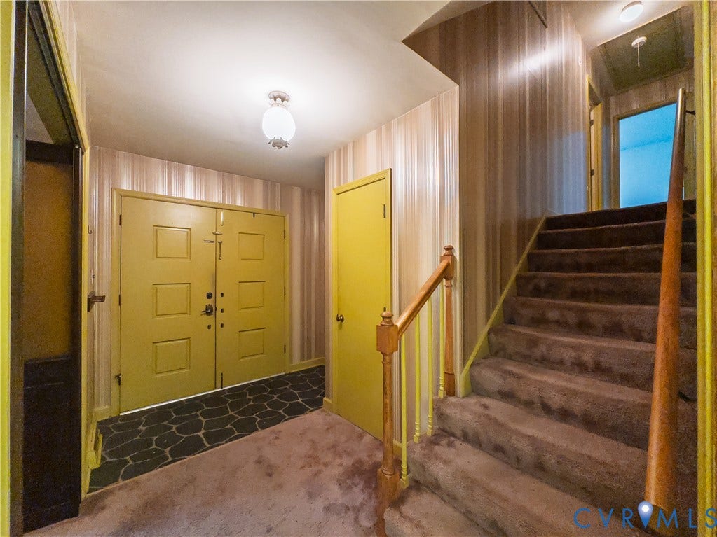 Foyer to upper level