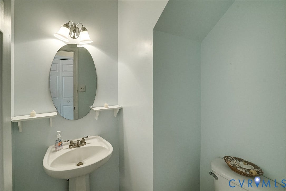 10609 Shadrach Court, Magnolia Ridge, Glen Allen, VA 23059 Half bath on 1st floor