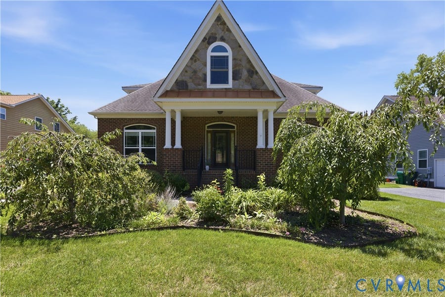 Property photo for 1921 Sharbel Circle, Glen Allen, VA
