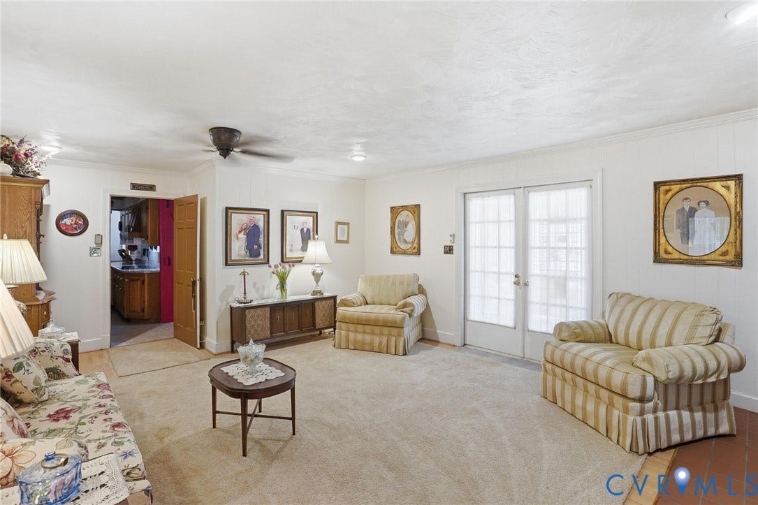 11016 Pridesville Road, Amelia, VA 23002 Spacious living area featuring light-toned carpeting and white walls