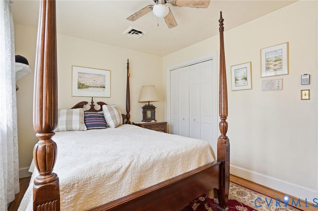 11016 Pridesville Road, Amelia, VA 23002 Neutral wall tones complement the wood-finish flooring