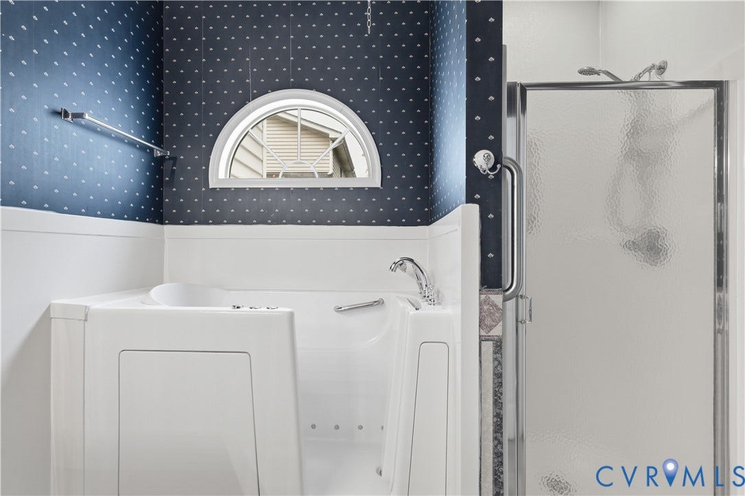 2625 Park Green Way, Glen Allen, VA 23060 Also has a shower and double vanity.