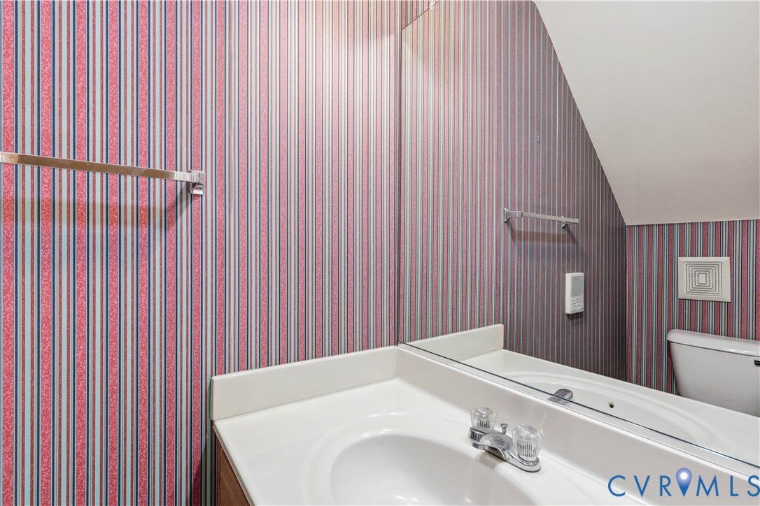 2625 Park Green Way, Glen Allen, VA 23060 Half Bath in hall