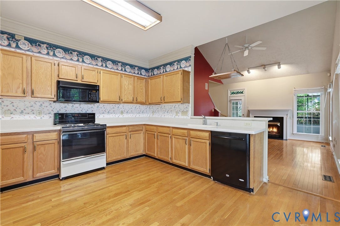 2625 Park Green Way, Glen Allen, VA 23060 Lots of cabinets!