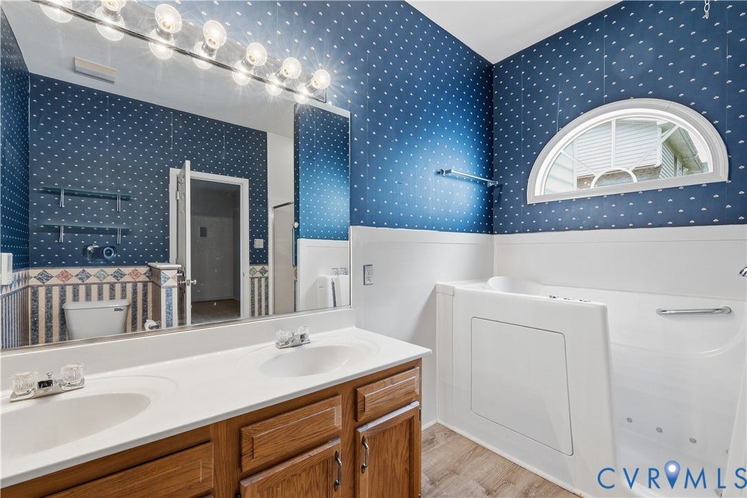 2625 Park Green Way, Glen Allen, VA 23060 You will love this custom Tub!