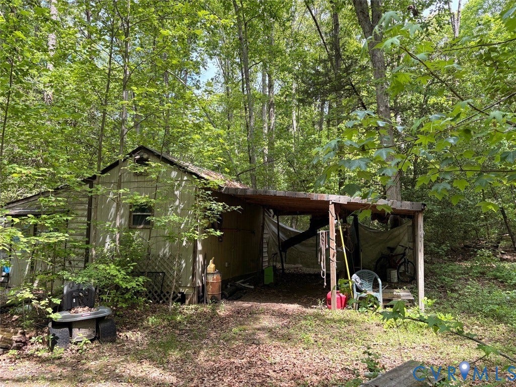 208 Johnson Mill Lane, Hopeful Church Road, Bumpass, VA 23024 Lean-to attached to Workshop