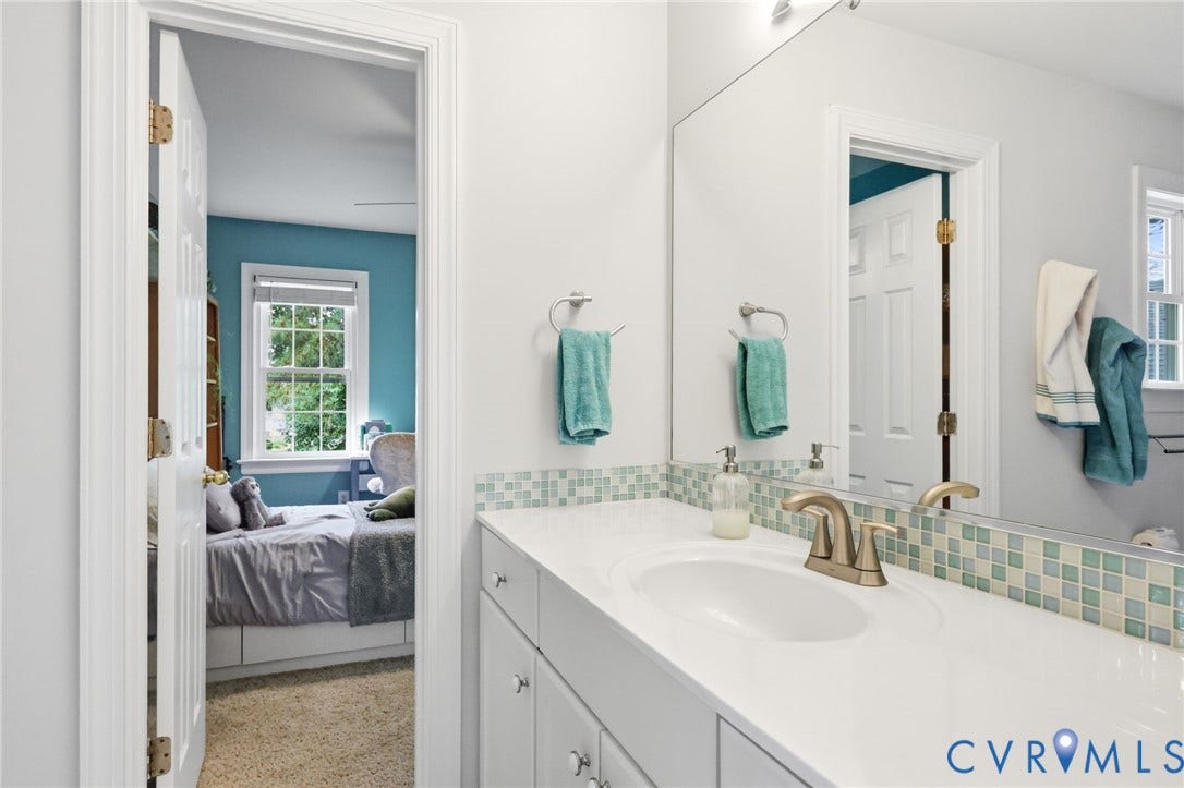 6001 Abington Park Drive, Glen Allen, VA 23059 Upgraded countertop and tile accent complement the bedrooms