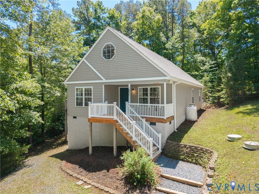 Property photo for 694 Jefferson Drive, Palmyra, VA