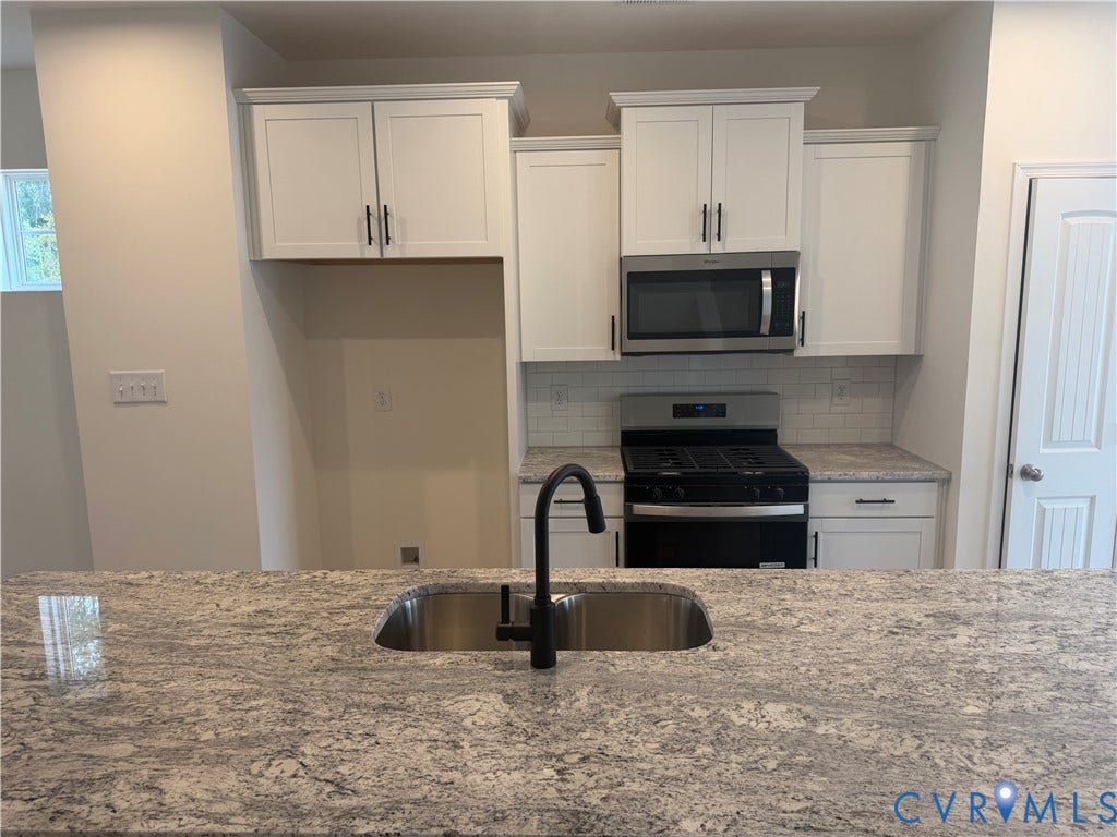 6572 Topsail Point, Watermark Townhomes, Chesterfield, VA 23234 This home is MOVE-IN READY! The photo represents the actual home.