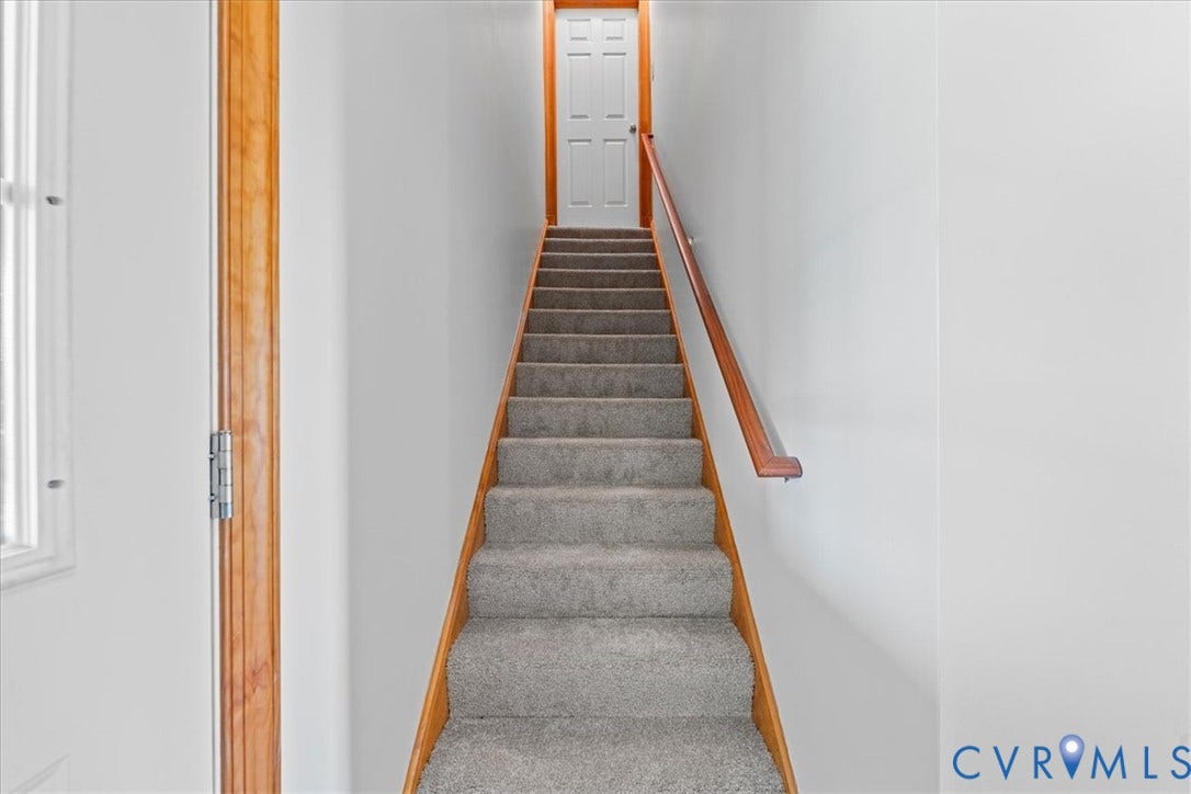 Secondary access to 2nd floor from kitchen Hall to the 4th bedroom