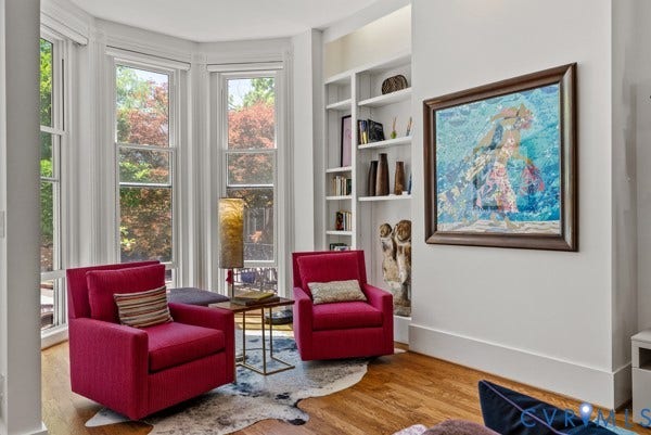 1214 Park Avenue, Historic Fan District, Richmond, VA 23220 A beautiful sitting area with built-ins and baywindow with remote shades.