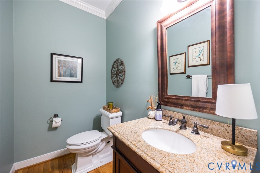 5541 Summer Creek Way, Millstone, Glen Allen, VA 23059 Half bath just off of the main foyer hallway near the family room.