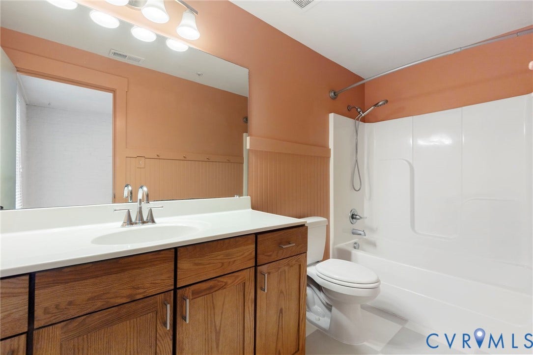 407 S Cherry Street, #U202, Oregon Hill, Richmond, VA 23220 Full primary bathroom
