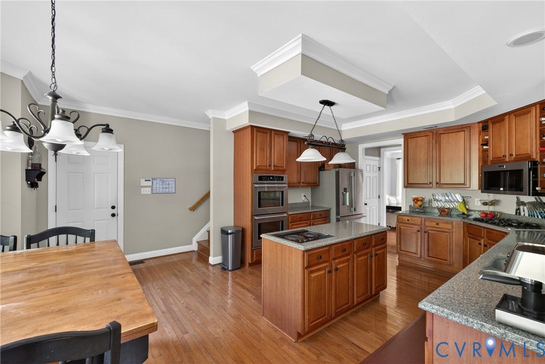 1830 Blackwood Drive, Maidens, VA 23102 cherry cabinets, gas and electric cooking, double oven