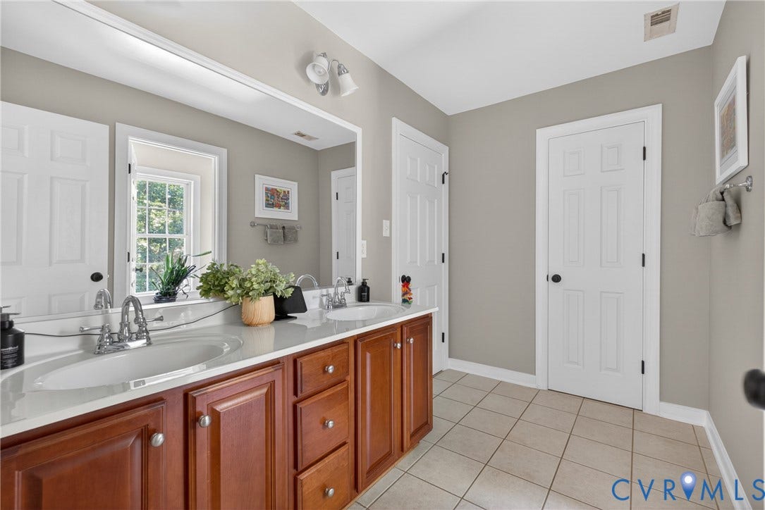 1830 Blackwood Drive, Maidens, VA 23102 Jack and Jill bathroom
