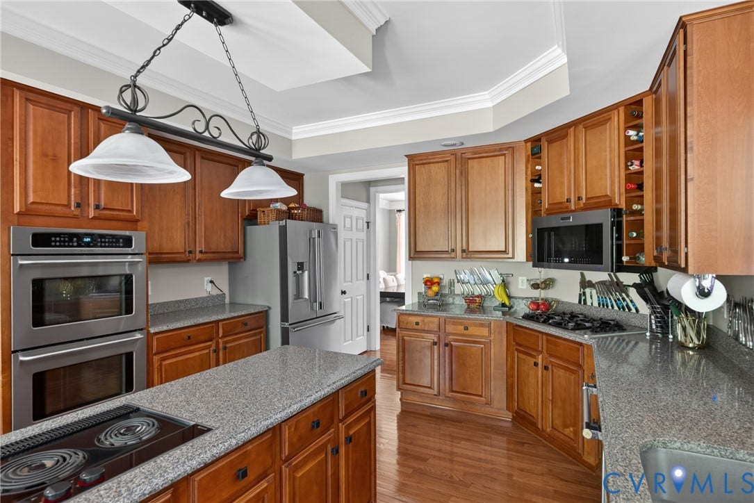 1830 Blackwood Drive, Maidens, VA 23102 cherry cabinets, gas and electric cooking, double oven
