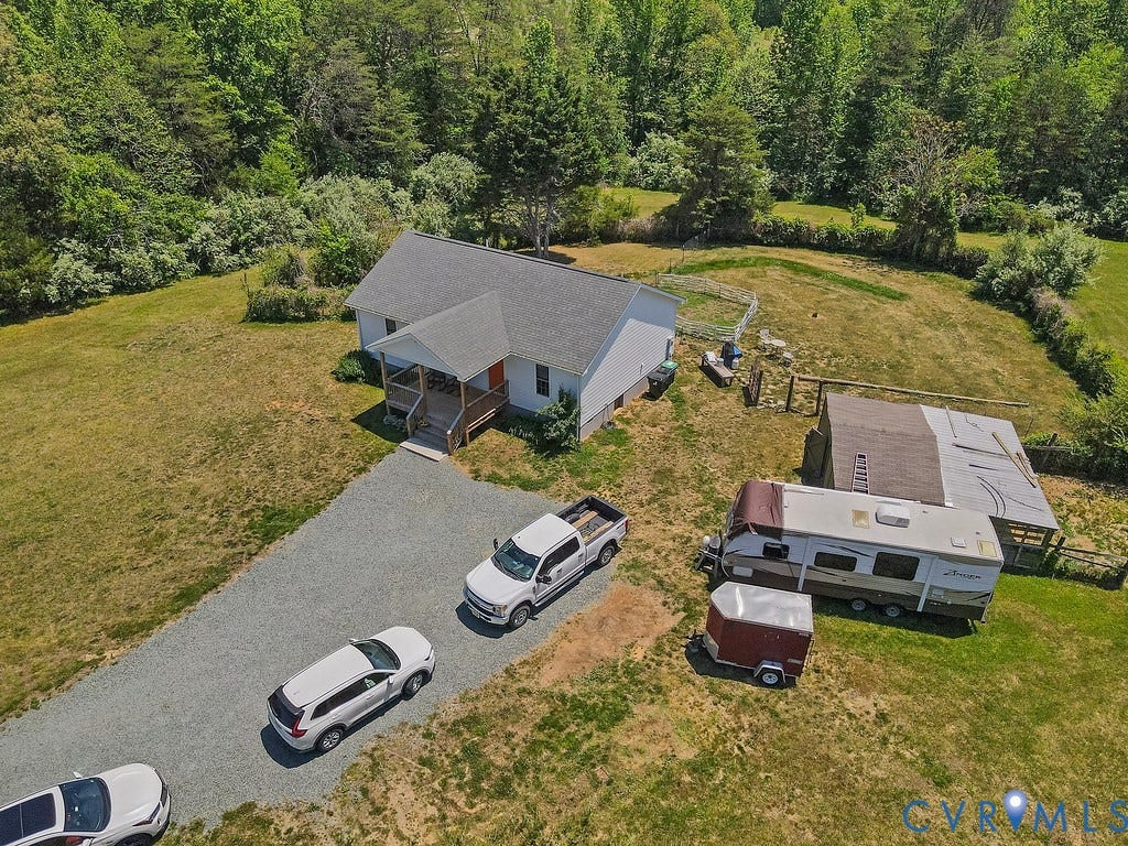 4336 Hells Bend Road, Quiet And Private, Palmyra, VA 22963 Single-story residence with a covered front porch and a gravel driveway