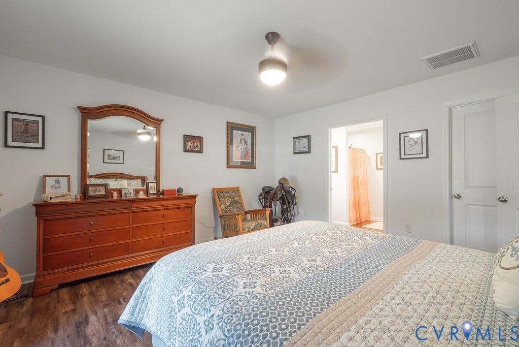 4336 Hells Bend Road, Quiet And Private, Palmyra, VA 22963 Neutral white walls complement wood-finish flooring