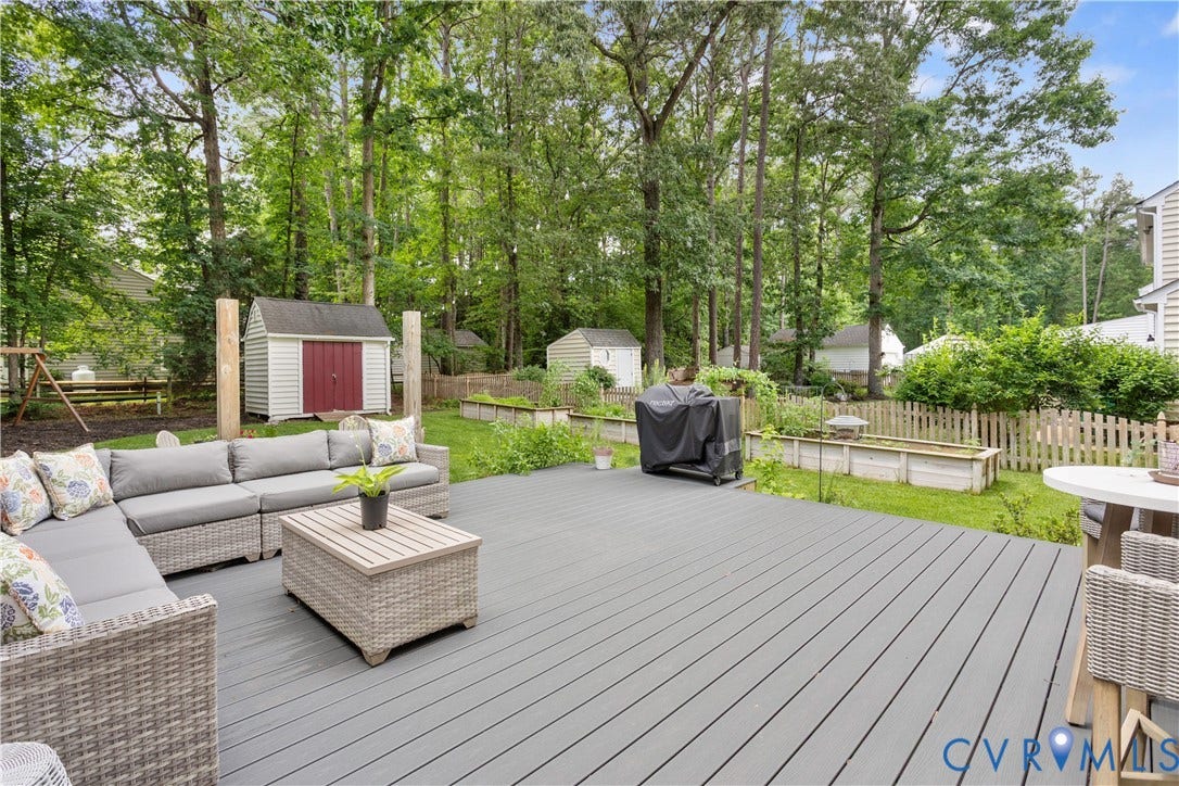 10100 Contessa Court, Glen Allen, VA 23060 Expansive grey composite deck