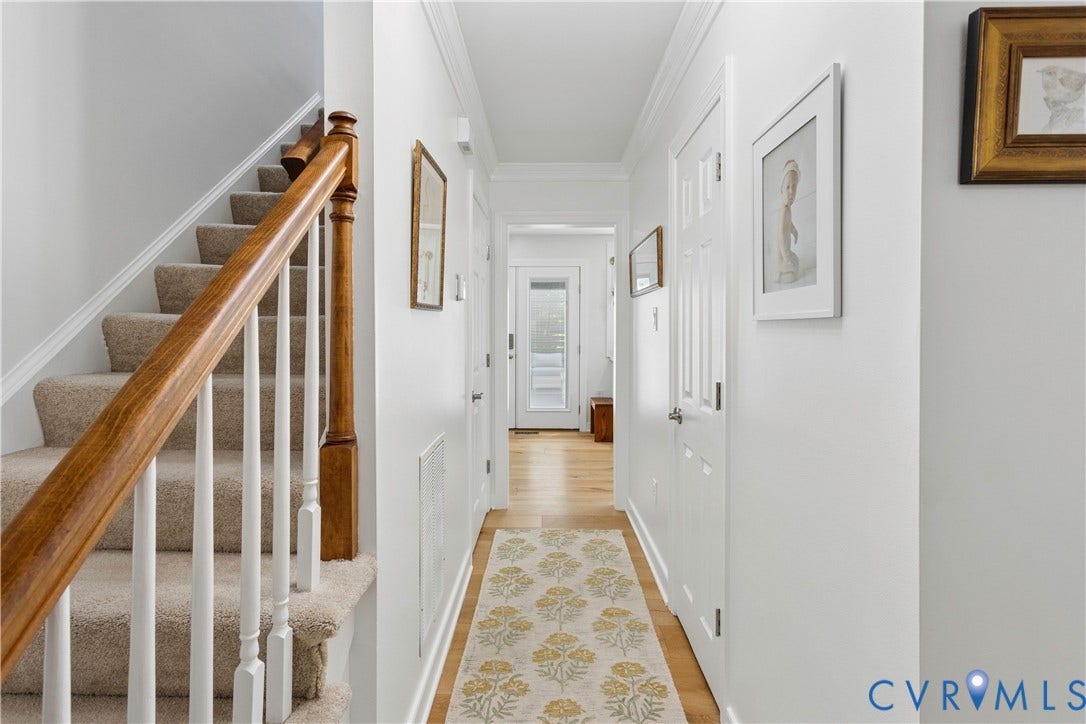 10100 Contessa Court, Glen Allen, VA 23060 Carpeted staircase with wood handrail and white balusters