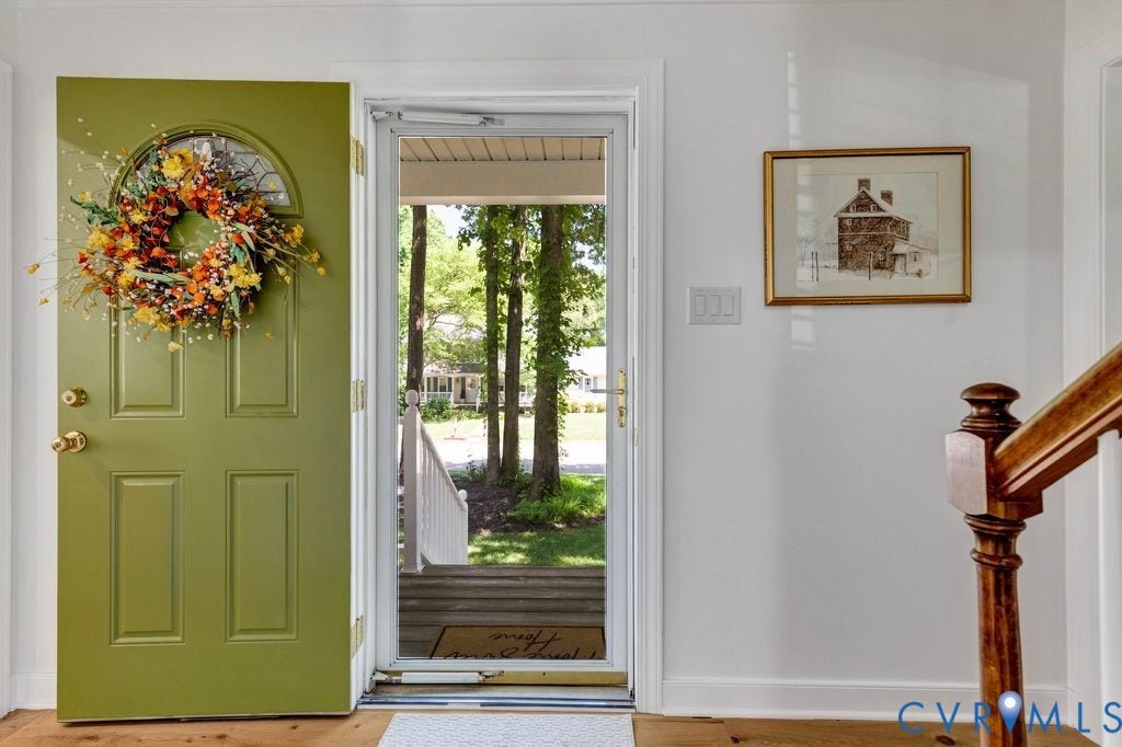 10100 Contessa Court, Glen Allen, VA 23060 Entryway featuring a green paneled door with an arched glass inset, brass hardware, and wood-finish flooring