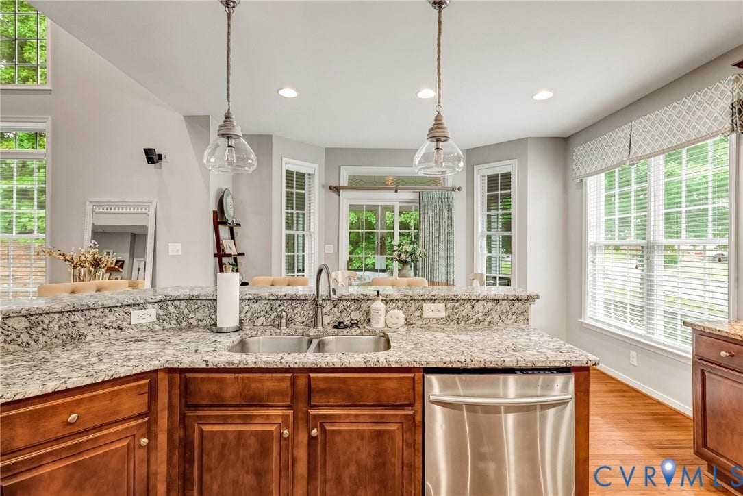 201 Maymont Way, Manakin Sabot, Manakin Sabot, VA 23103 The kitchen opens into both the breakfast nook & family room. Inaddition to the abundant recessed lighting, the kitchen has both under cabinet and pendant lighting.