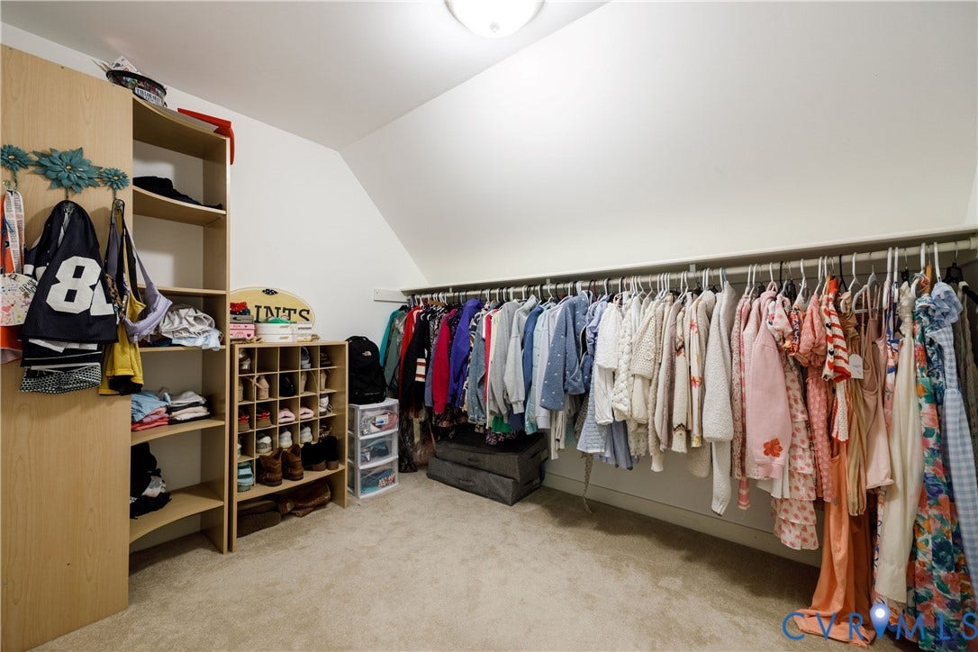 walk in closet for bedroom 5