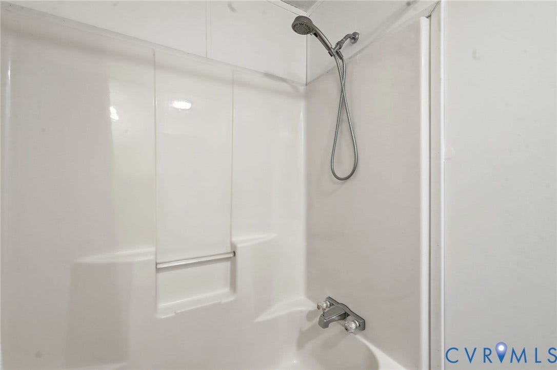 24140 Genito Road, Amelia, VA 23002 Hall bathroom