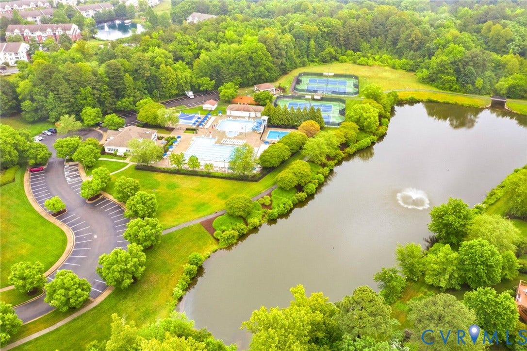4701 Regal Oaks Road, Glen Allen, VA 23059 Lovely pond graces the entrance to the Regal Oaks section of Twin Hickory