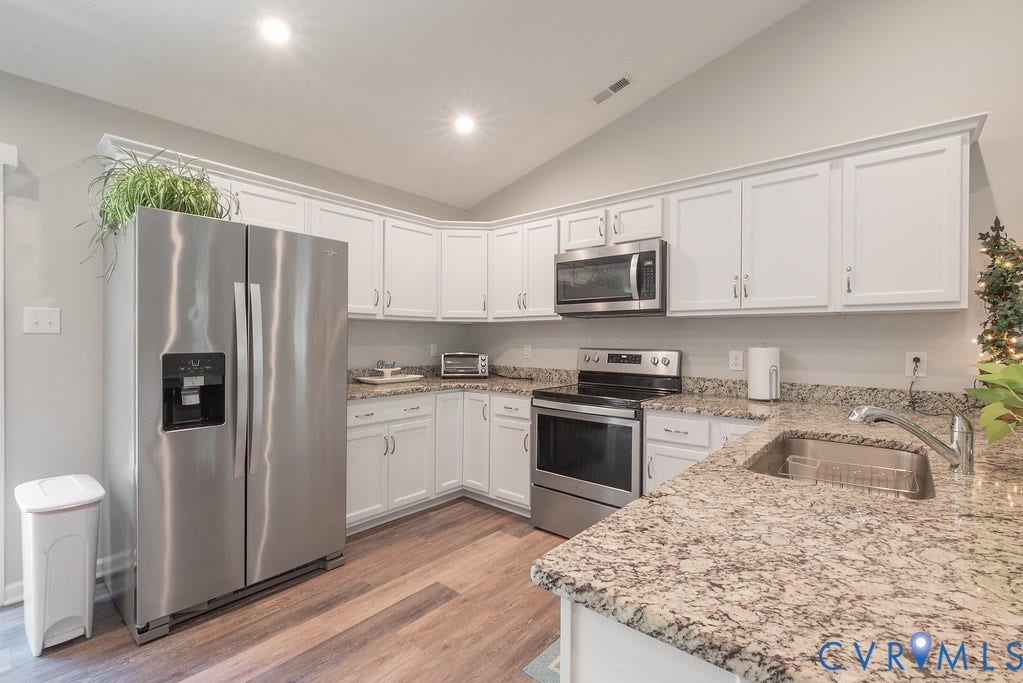 1046 Orchid Road, Mineral, VA 23117 Beautiful Kitchen with Granite tops, LVT flooring, Vaulted Ceiling and plenty of recessed lights