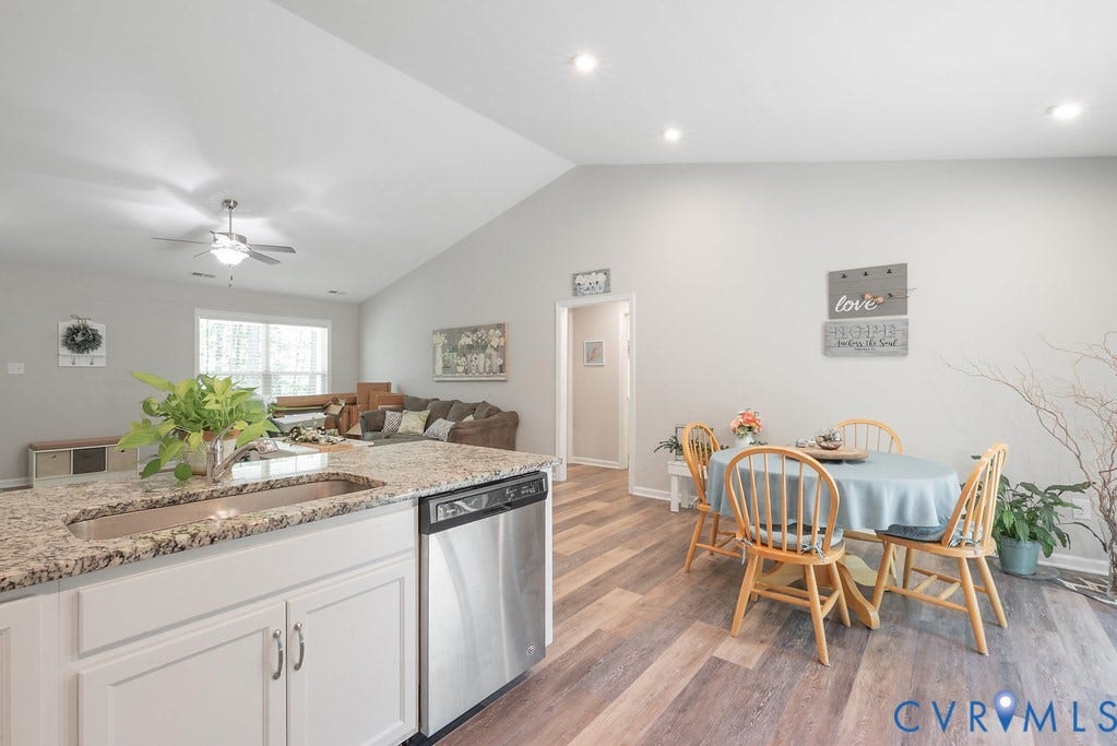 1046 Orchid Road, Mineral, VA 23117 Large Open Dining Area