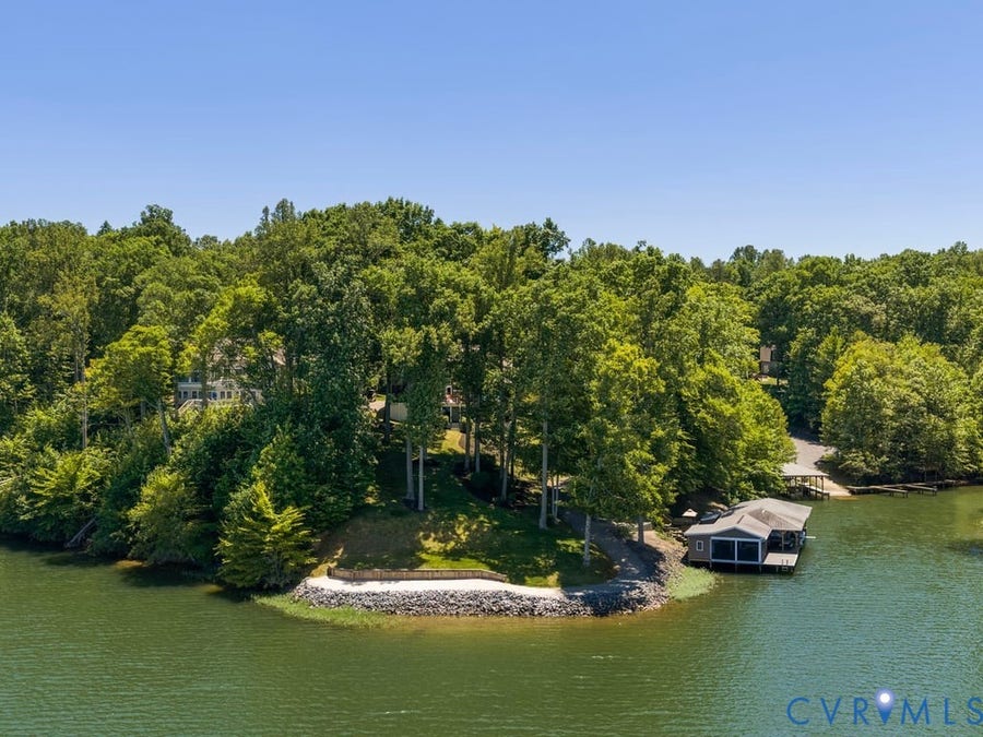 Property photo for 6108 Hidden View Drive, Mineral, VA