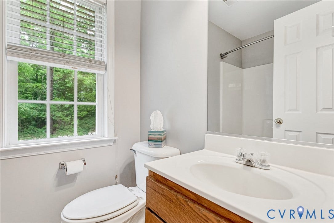 501 Bent Creek Lane, Bent Creek, Bumpass, VA 23024 Upstairs hall full bath