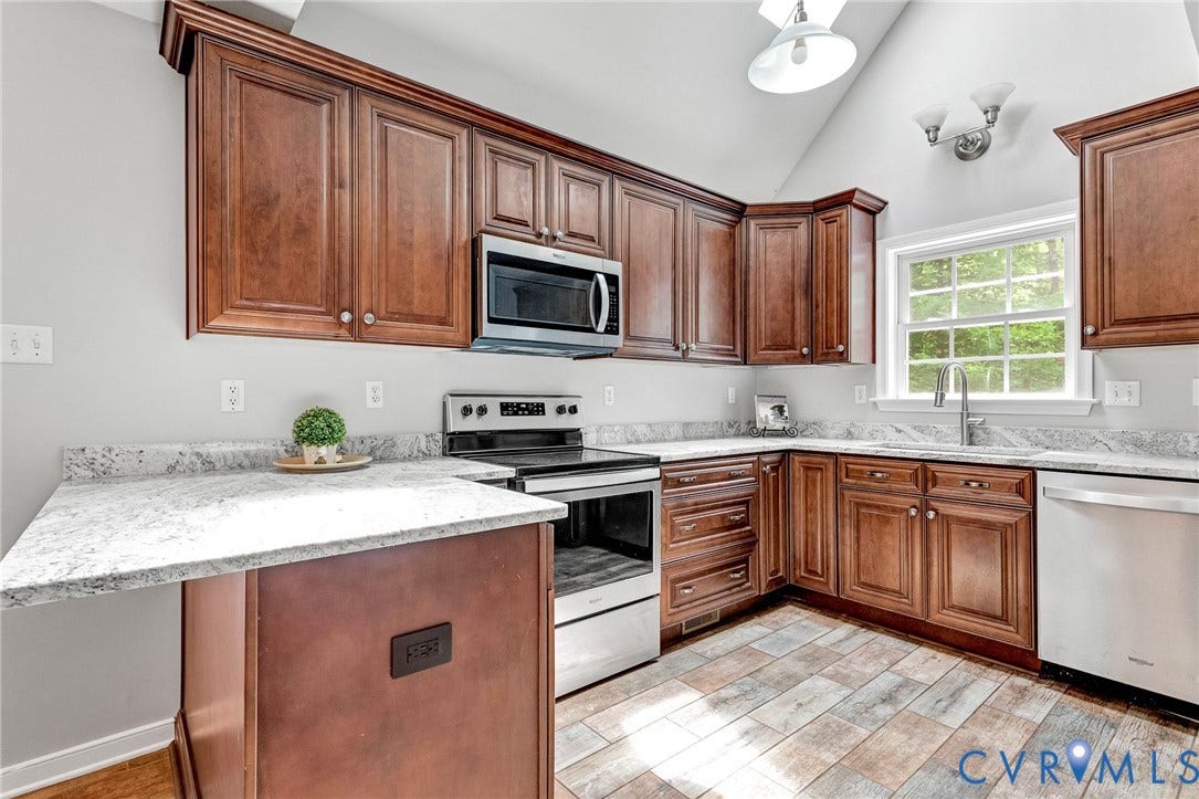 501 Bent Creek Lane, Bent Creek, Bumpass, VA 23024 Kitchen bar area