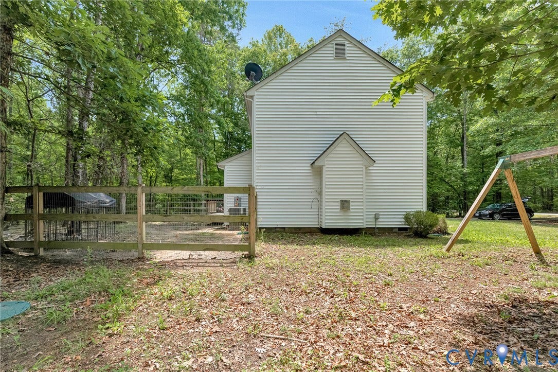 501 Bent Creek Lane, Bent Creek, Bumpass, VA 23024 Side of home