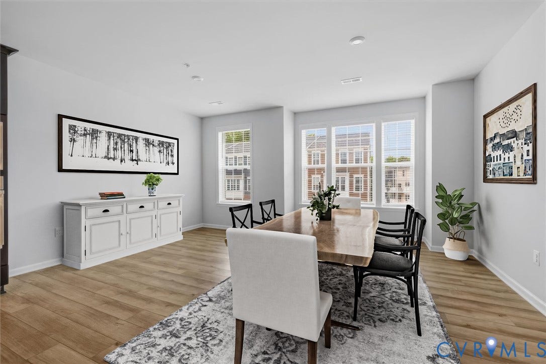 VIRTUALLY STAGED DINING ROOM!