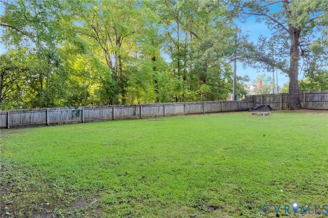 11060 Forest Trace Way, Forest Trace, Glen Allen, VA 23059 Expansive grassy lawn with a wood privacy fence and mature trees