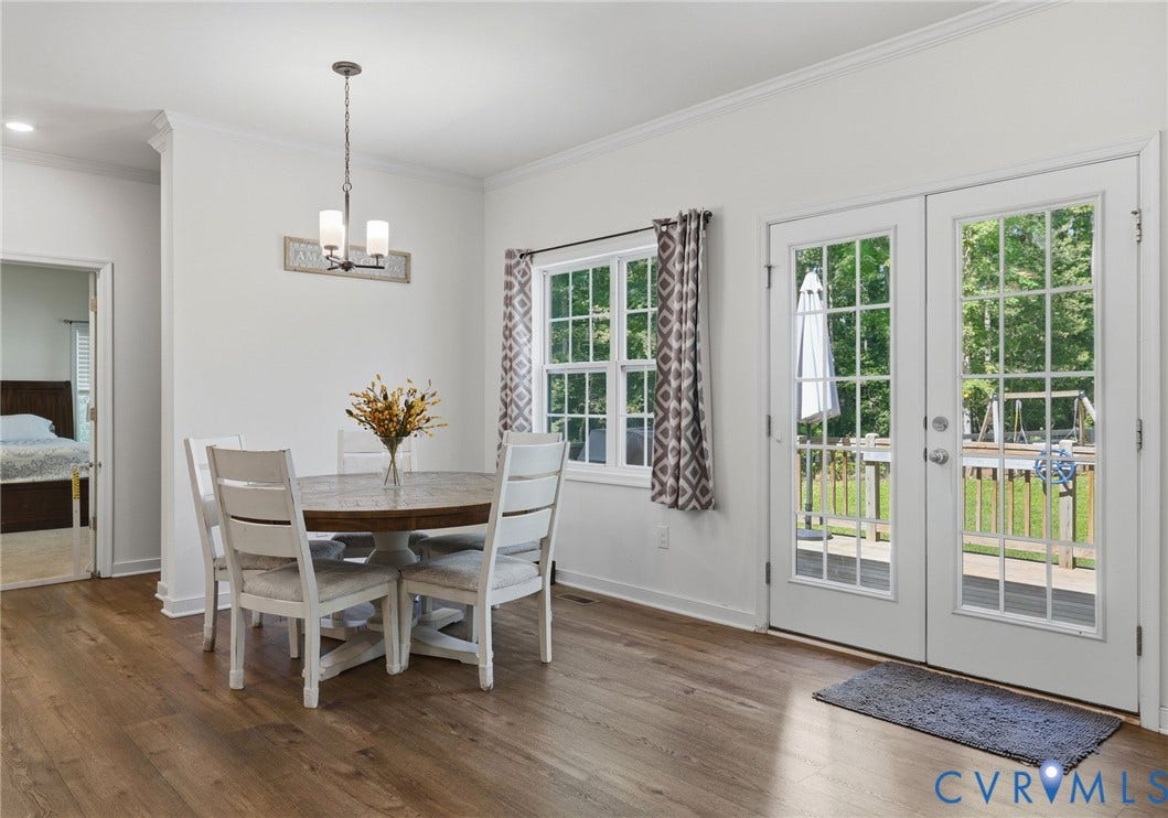 eat-in kitchen with french doors to back deck